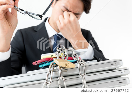 Businessman, information management image, fatigue Businessman, information management image, fatigue 27667722