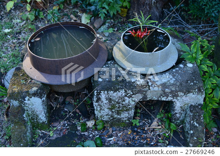 老式的“Kamado”和“Meshama” 27669246