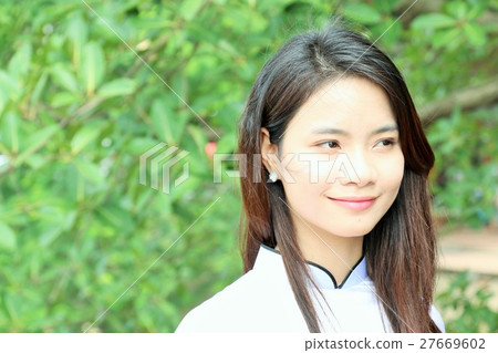 Beauty of Vietnamese Ao-zai 27669602