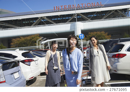 Female friend airport 27671095