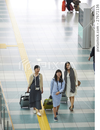 Women Airport 27671136