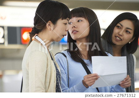 Women Airport 27671312