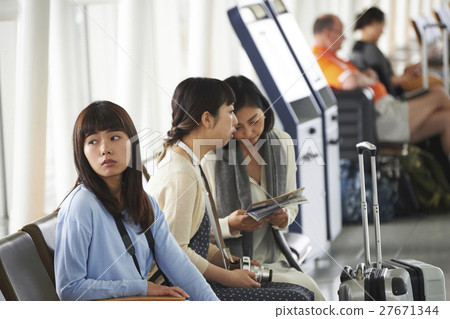 Female friend airport Female friend airport 27671344