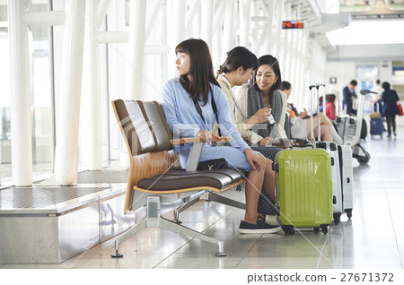 Women Airport 27671372