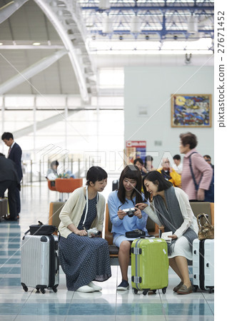 女性朋友機場 女性朋友機場 27671452