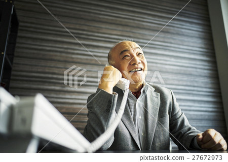 Senior business 27672973