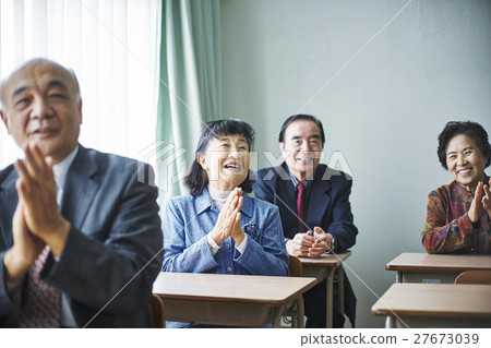 Senior classroom 27673039