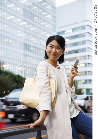 Waiting After 5 Dating Shopping Sumaho Shopping Women Business Woman Young lady 27675508