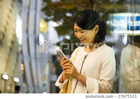 等待5個約會之夜購物Sumocho購物女性商務女士年輕女士 27675523