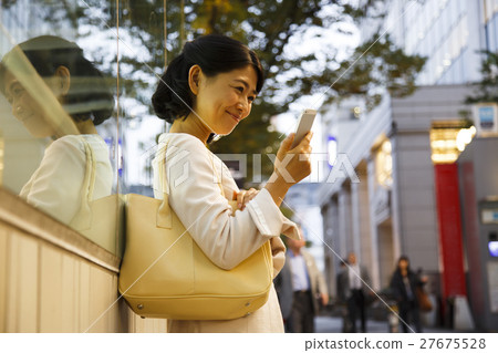 等待5個約會之夜購物Sumocho購物女性商務女士年輕女士 27675528