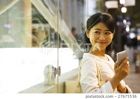 等待5個約會之夜購物Sumocho購物女性商務女士年輕女士 27675536