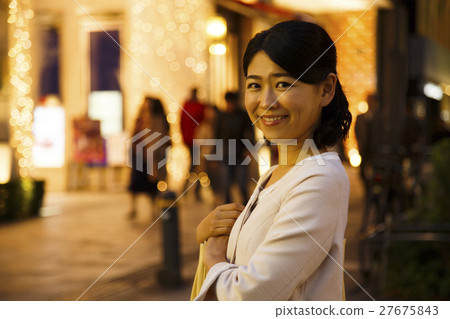 5個約會購物後的等待之夜購物女性商務女士年輕女士 27675843