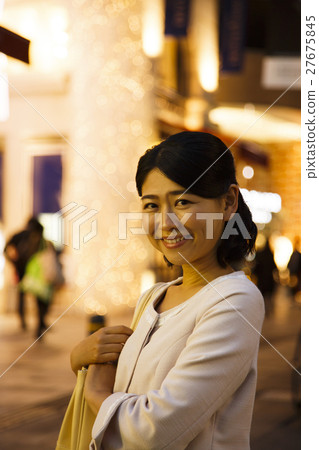 5個約會購物後的等待之夜購物女性商務女士年輕女士 27675845