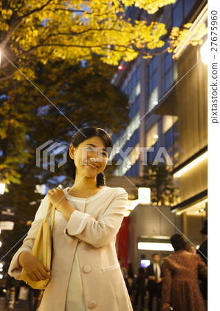 5個約會購物後的等待之夜購物女性商務女士年輕女士 27675960