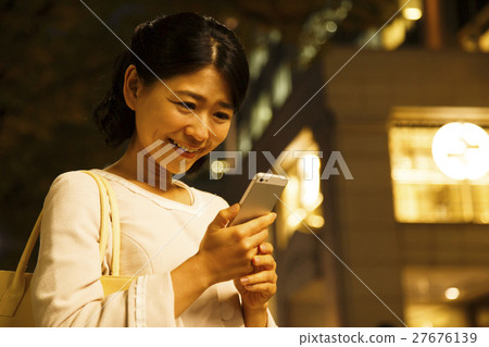 5 Sumaho日期之後的會議之夜購物婦女女商人小姐 27676139