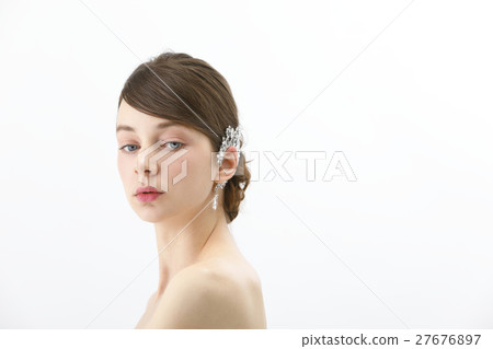 Bridal beauty shot Foreign women's ear cuff Bridal beauty shot Foreign women's ear cuff 27676897