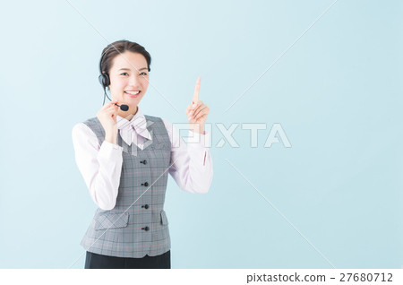 Call center woman (blue background) 27680712