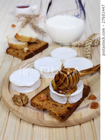 Milk, soft cheese and honey 27681447