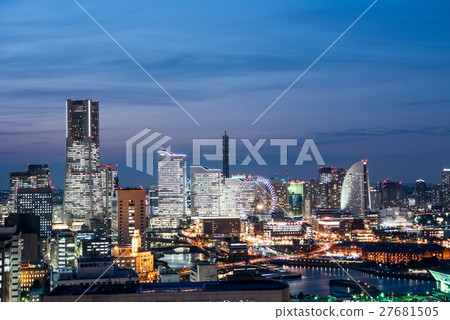 從海洋塔看的橫濱的夜景 從海洋塔看的橫濱的夜景 27681505