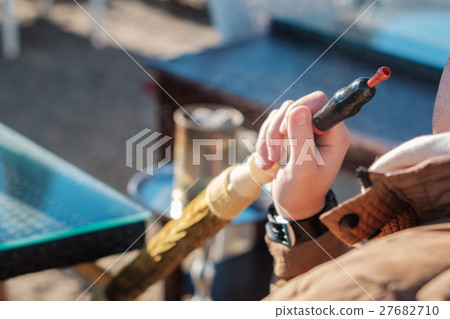 man smoking shisha outdoor 27682710