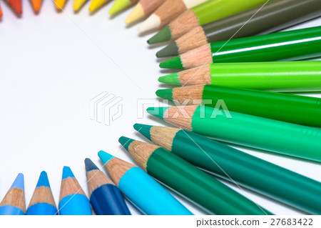 Isolated Circle with Colorful Crayons Isolated Circle with Colorful Crayons 27683422