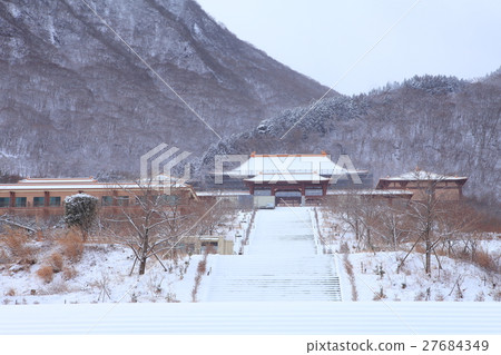 Law Fountain Temple in winter Law Fountain Temple in winter 27684349