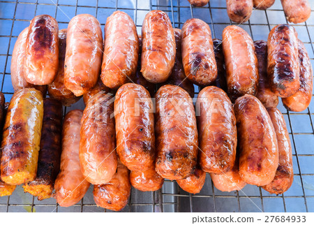 Nicely grilled pork sausages 27684933