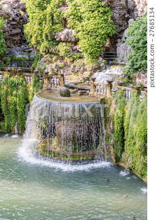The Oval Fountain in Villa d'Este, Tivoli, Italy 27685134