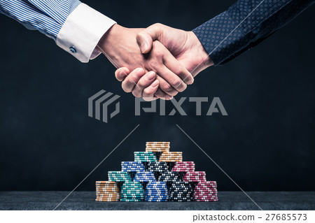 商人的握手,賭場籌碼 商人的握手,賭場籌碼 27685573