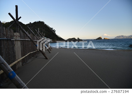 The sandy beach of Nishiizu Kumami, Mt. Fuji in the back The sandy beach of Nishiizu Kumami, Mt. Fuji in the back 27687194