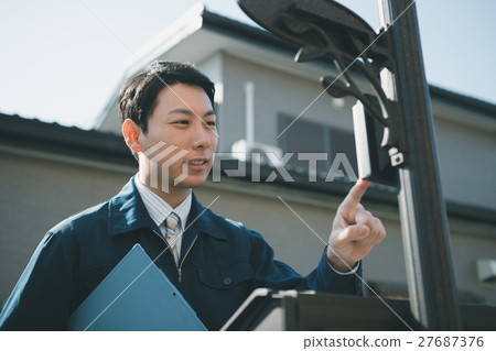 Door-to-door, entrance, entranceway 27687376