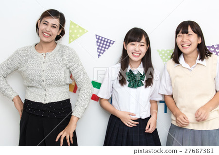 外國婦女和女學生 27687381