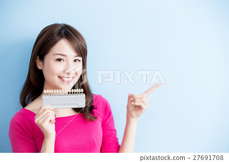 woman hold teeth whitening tool woman hold teeth whitening tool 27691708