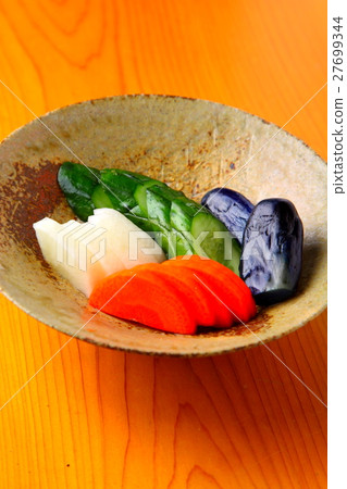 Assorted pickles 27699344