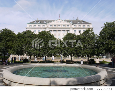 Esplanade Esplanade 27700874