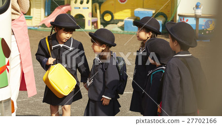 孩子們去上學 孩子們去上學 27702166