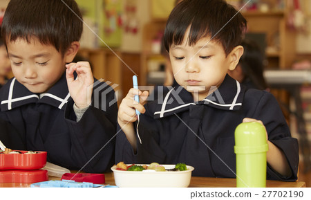 Children at lunchtime 27702190