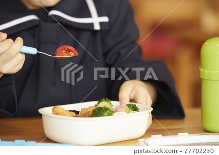 Children at lunchtime 27702230