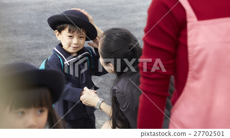 Working Mother and Children 27702501