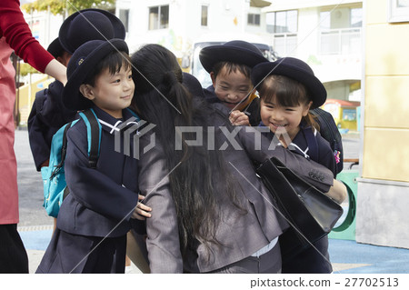 Working Mother and Children 27702513