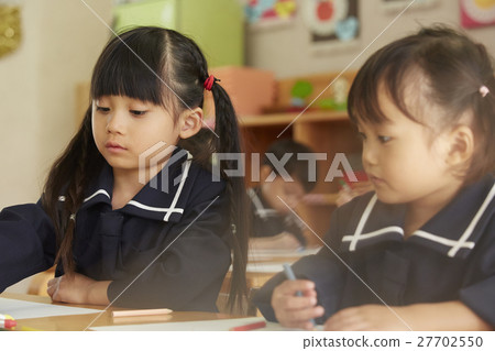 孩子們在畫畫 孩子們在畫畫 27702550