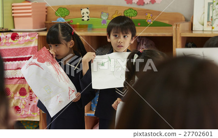 Childcare visiting 27702601