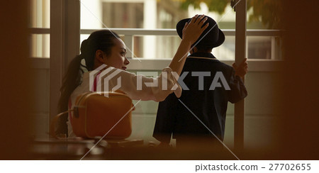 孩子們在等待接送 27702655