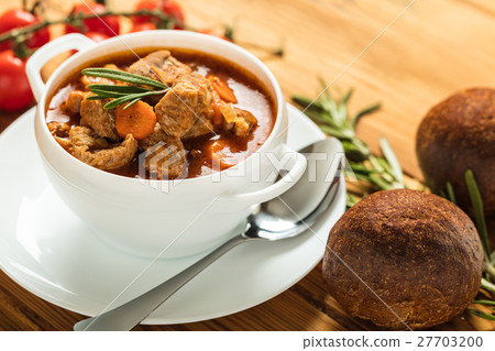 goulash with pieces of meat 27703200