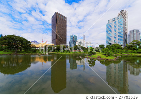 Old Shiba Rikyu Imperial Palace garden and landscape reflected on the lake surface 27703519