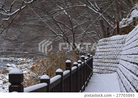 Promenade along Shikibaru Hikurikawa in winter Promenade along Shikibaru Hikurikawa in winter 27703893