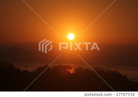 First sunrise First sunrise 27707538