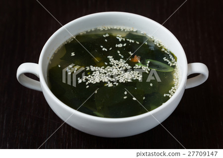 japanese ramen noodle 27709147