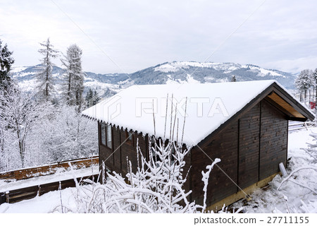 A small wooden house in the mountains 27711155