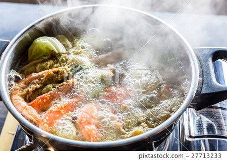 Seafood hot pot 27713233
